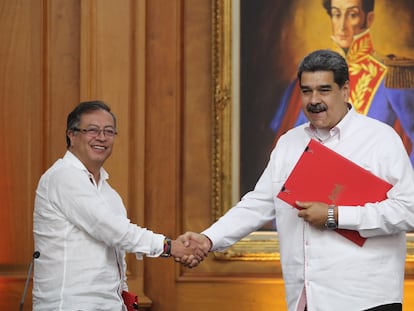 Gustavo Petro y Nicolás Maduro, en noviembre de 2022, en Caracas.