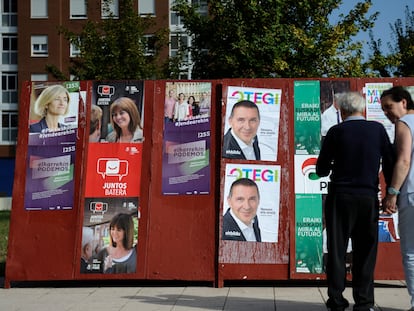 Cartel electoral en 2016 de los tres partidos de izquierdas. Entonces la cara de Podemos era Pili Zabala, ahora es Pilar Garrido.