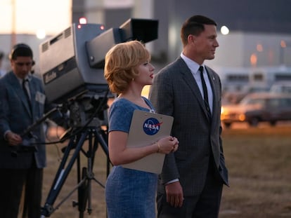 Scarlett Johansson y Channing Tatum, en 'Fly Me To The Moon'