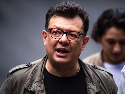 Hollman Morris, el gerente de RTVC durante una manifestación en apoyo de las reformas sociales promovidas en el Congreso, en Bogotá, Colombia, en junio de 2023.