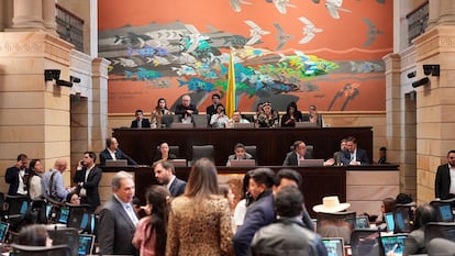 Legisladores participan en una Plenaria sobre la reforma laboral propuesta por Gustavo Petro, en septiembre de 2024 en la Cámara de Representantes, en Bogotá.