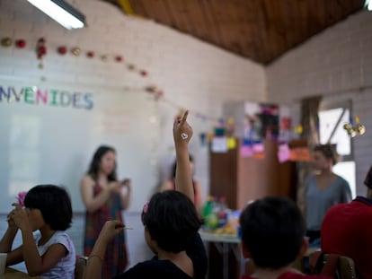 Estudiantes en un salón de clases de Santiago (Chile), en 2018.