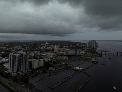 Vista aérea del río Caloosahatchee mientras el huracán Milton se acerca a Fort Myers, Florida, EE.UU. El 8 de octubre de 2024.