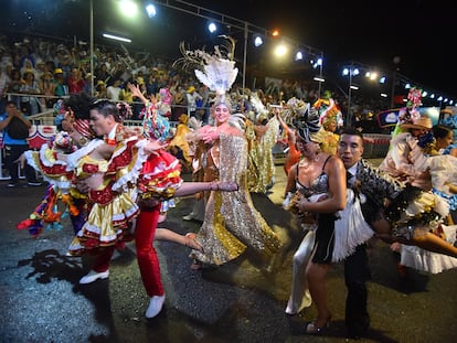 Grupo de bailarines del tradicional Salsódromo, durante la Feria de Cali, en una imagen de archivo.