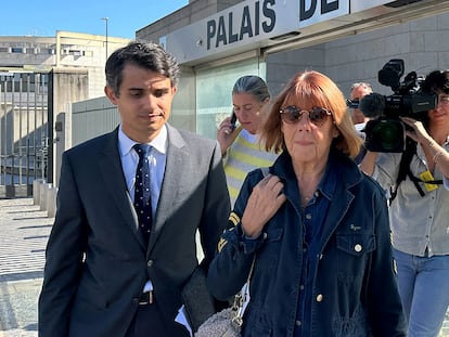 Gisèle Pelicot abandona el tribunal de Aviñón este miércoles.