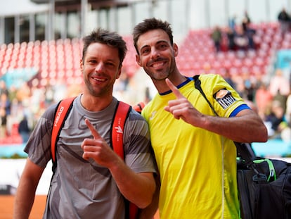 Zeballos y Granollers celebran la victoria en la pista Arantxa Sánchez Vicario de Madrid.