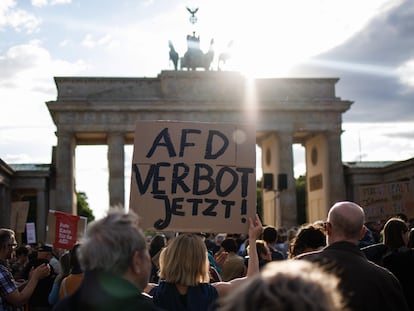 Manifestación de repulsa por la agresión al candidato del SPD al Parlamento Europeo Matthias Ecke, el 5 de mayo en Berlín.