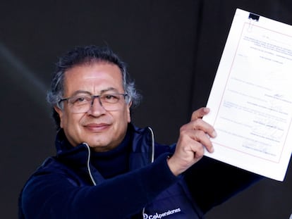 Gustavo Petro presenta la reforma pensional firmada, el 16 de julio en Plaza Bolívar (Bogotá).