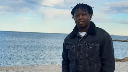 Abdul Azizu en la playa de Pinedo, en Valencia, en una fotografía facilitada por él mismo.