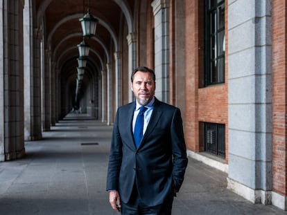 Óscar Puente, ministro de Transportes, en la sede del ministerio, en Madrid.