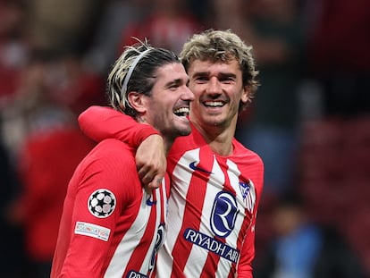 De Paul y Griezmann celebran la victoria sobre el Borussia Dortmund.