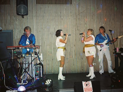 ABBA Elite, una veterana banda tributo, en el Pub Blushwacka, Cabo Roig.