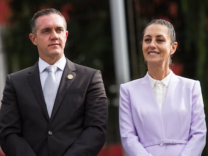 Adrián Ruvalcaba y Claudia Sheinbaum, durante un acto en Ciudad de México, en una imagen de 2019.