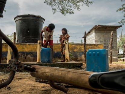 El pozo, además de abastecer varias huertas, tiene un grifo para recoger agua. Hasta el llegan en busca de agua personas de poblaciones situadas a más de media hora.