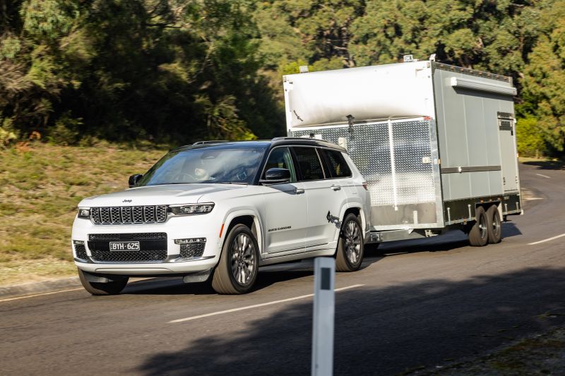 Is it legal for P-platers to tow a trailer?