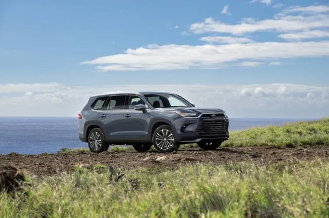 Hyundai Palisade vs. Toyota Highlander: Which three-row SUV is better?