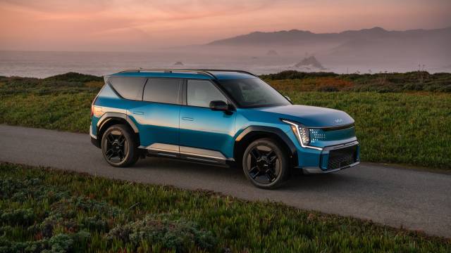 2025 Kia EV9 SUV carries over, costs $56,225