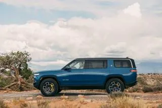 2024 Rivian R1S