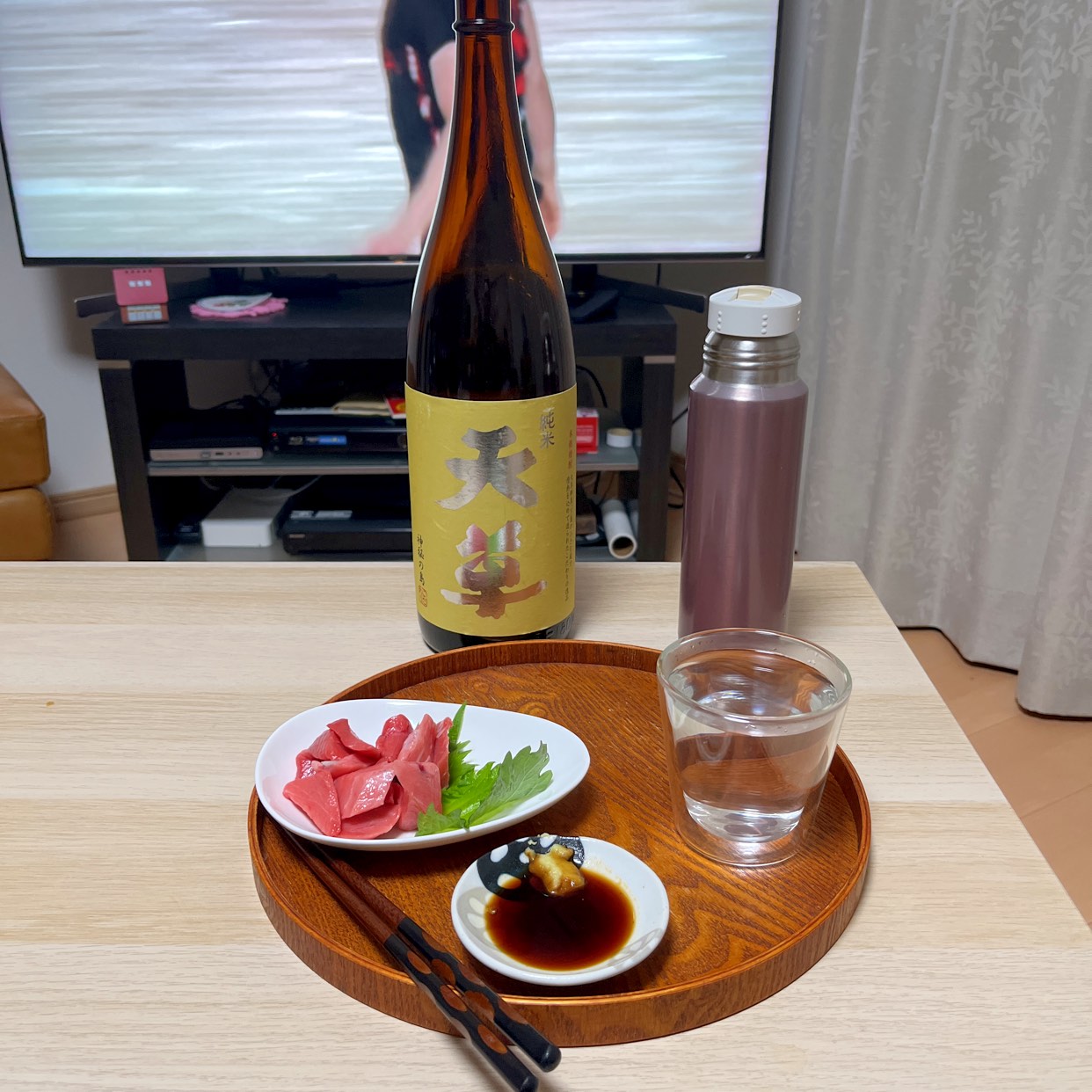 本マグロ切り落とし❣️
を米焼酎に天草て⤴︎⤴︎⤴︎
😋🤙
本マグロ切り落としが、わんパック350円だったで…