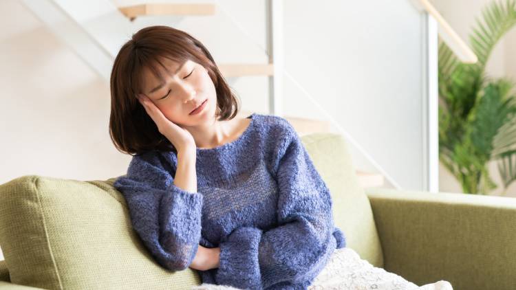 きちんと寝ているのに疲れやだるさが取れない…【睡眠の質を上げる】ベッドでできる３ポーズ