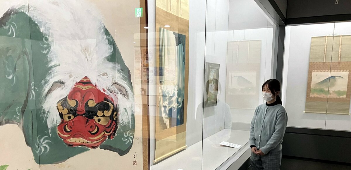 描線の豊かな作品が並ぶ日本画展「線に宿るいのち」の会場