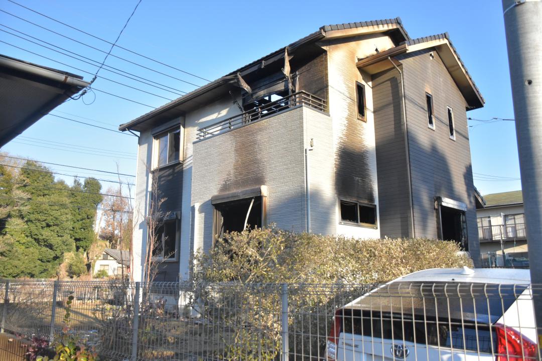 焼け跡から遺体が見つかった住宅=土浦市大畑