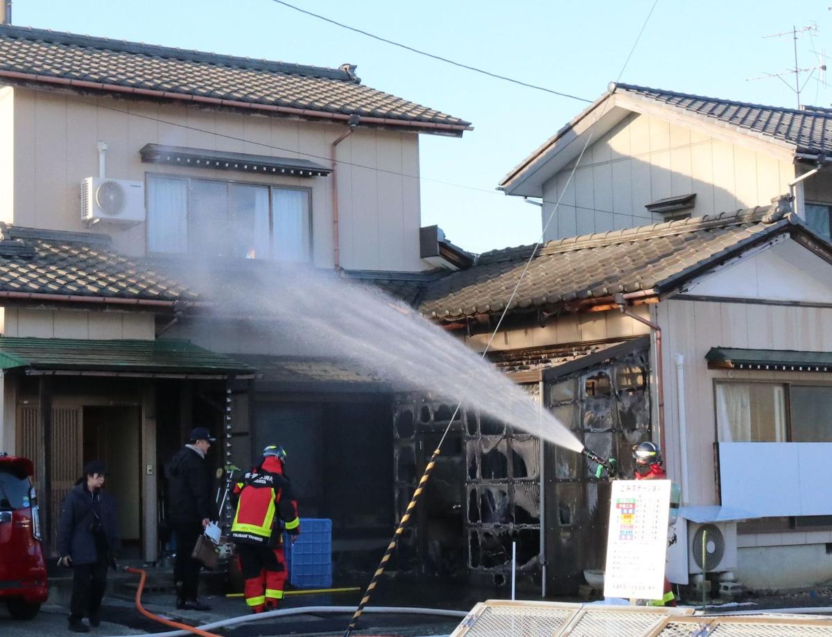 燕市水道町４で発生した住宅火災＝１月１９日午後４時ごろ