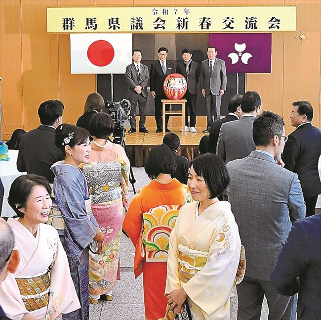 華やかな雰囲気で開かれた県議会の新春交流会