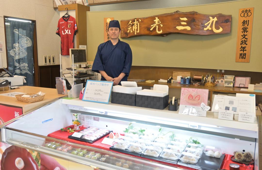 「千年羊羹」を商品化した丸三老舗7代目店主の笹沼和彦さん=鹿嶋市宮下