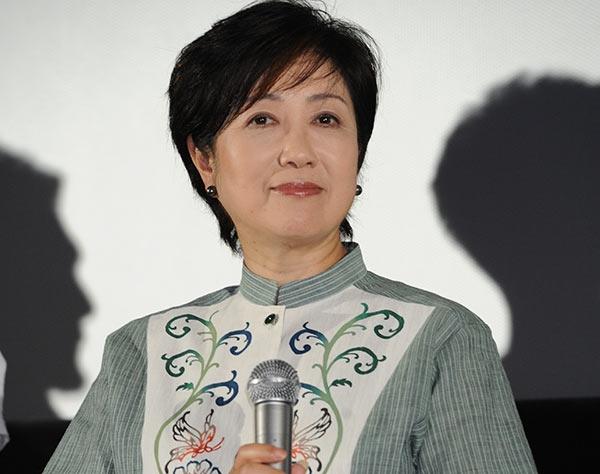 小池百合子　独身なのになぜ…“同居”する５人の正体