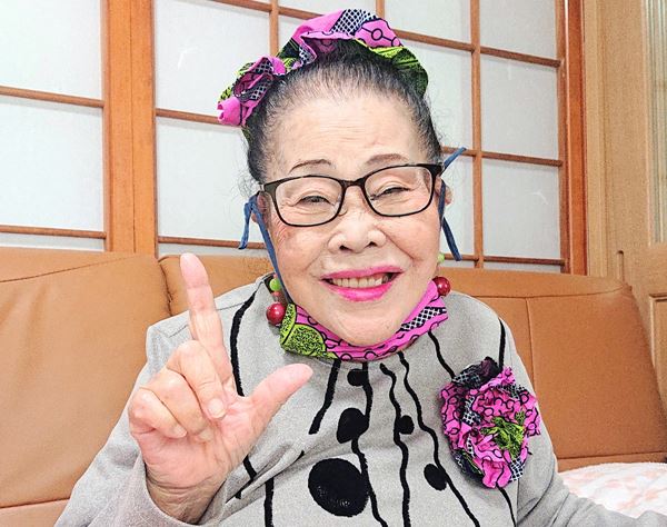 ロスで最優秀主演女優賞！沖縄喜劇の女王89歳、元気の秘訣は「たくさんの人との会話」