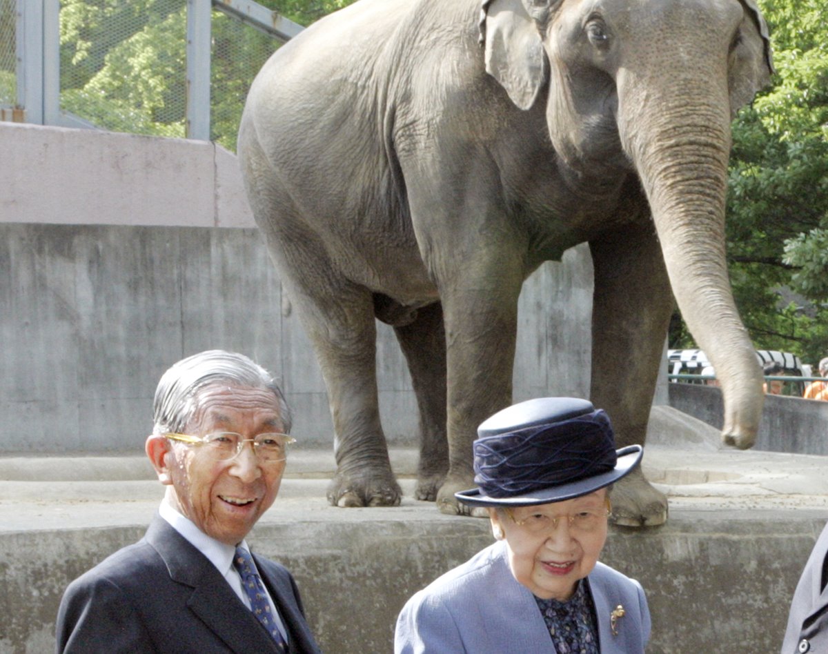 三笠宮妃・百合子さま　国内最高齢“目の見えないゾウ”に託された「平和への想い」