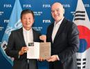 정몽규, 왜 버티나 했더니…인판티노 FIFA 회장 기다리나