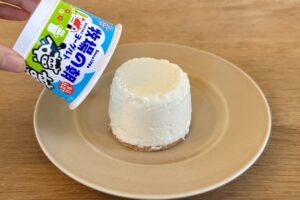 おうちで簡単「濃厚レアチーズケーキ」　ヨーグルトに“材料2つ”を混ぜるだけ