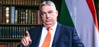 Der ungarische Minsterpräsident Viktor Orban in der Bibliothek seines Amtssitzes