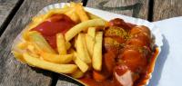 Der Genuss einer Currywurst gehört zum kulinarischen Pflichtprogramm von Berlin-Besuchern