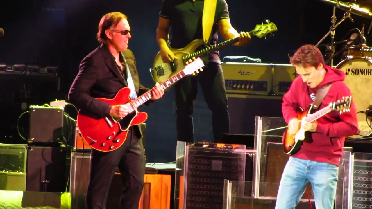 Joe Bonamassa & Matteo Mancuso - Breaking Up Somebody's Home - Berlin am 18.04.2024 - YouTube