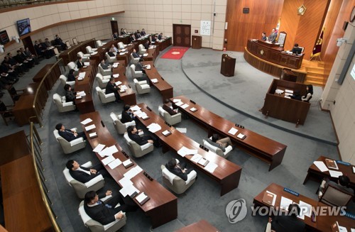 '발언 시간제한에 불만'…군산시의원이 상임위원장 때려