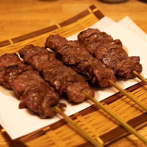 どこか懐かしさを感じる暖かい空間で、串焼きや日本酒・焼酎をお楽しみください♪