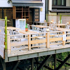 おばんざいと焼き鳥 まんざら団栗橋 河原町鴨川沿いの雰囲気1