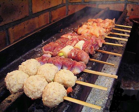 紀州備長炭で焼き上げる本格派！旨い串焼き・焼き鳥が堪能できる専門店。