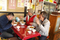 4名様用のお席です。お友達とのランチや夜のお食事に当店自慢の担々麺はいかがですか？