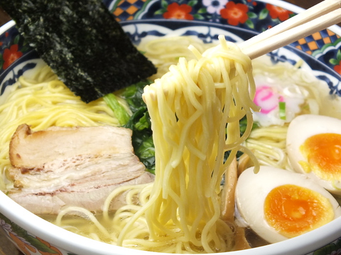 老舗の函館、塩ラーメンが大人気！！大人の隠れ家的店。落ち着いた雰囲気も魅力の一つ