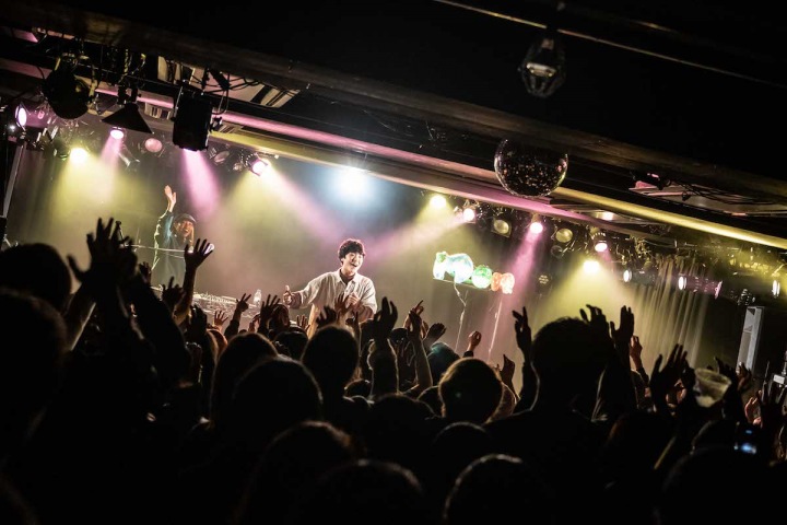 【LIVE REPORT】時代の先端を走るアイコンたち──Mom presents『PLAYGROUND』release party