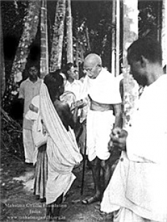 Gandhi in Noakhali.jpg