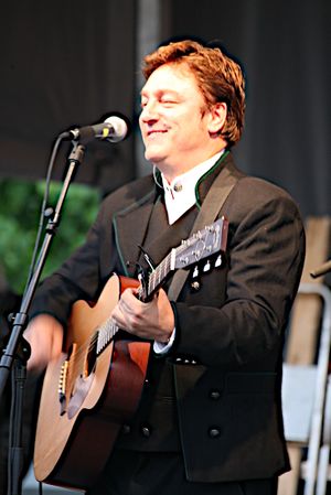 Tor Endresen performing with guitar and mic stand in 2007.