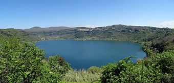 Panoramica del Lago di Nemi.jpg