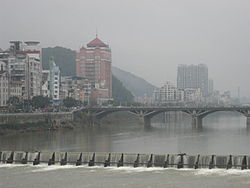 Shuidong Bridge (水东大桥) over Chongyang River (崇阳溪)