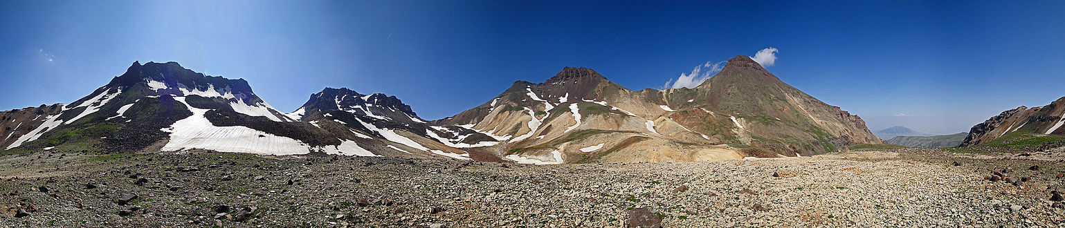 Peaks of Aragats.jpg