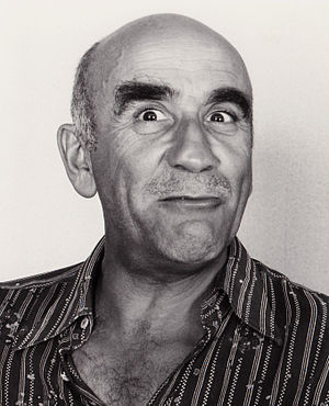 Warren Mitchell.jpg